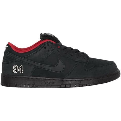 Supreme®/Nike SB Dunk Low Black